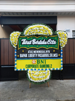 Papan Bunga Duka di Karangan