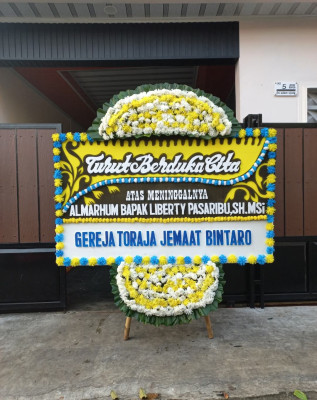 Papan Bunga Duka di Karangan